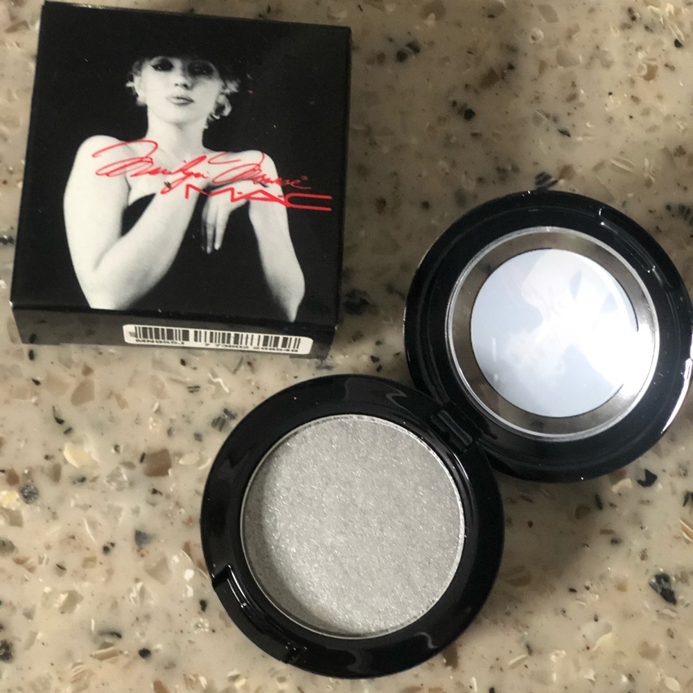 ✨NEW✨Limited Edition MAC Marilyn Monroe eyeshadow